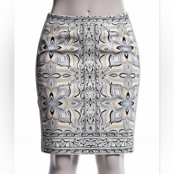 White House Black Market Dresses & Skirts - White House Black Market Floral Pattern Pencil Skirt Size 6
